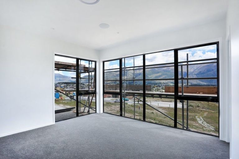 Photo of property in 13 Akitu Rise, Wanaka, 9305