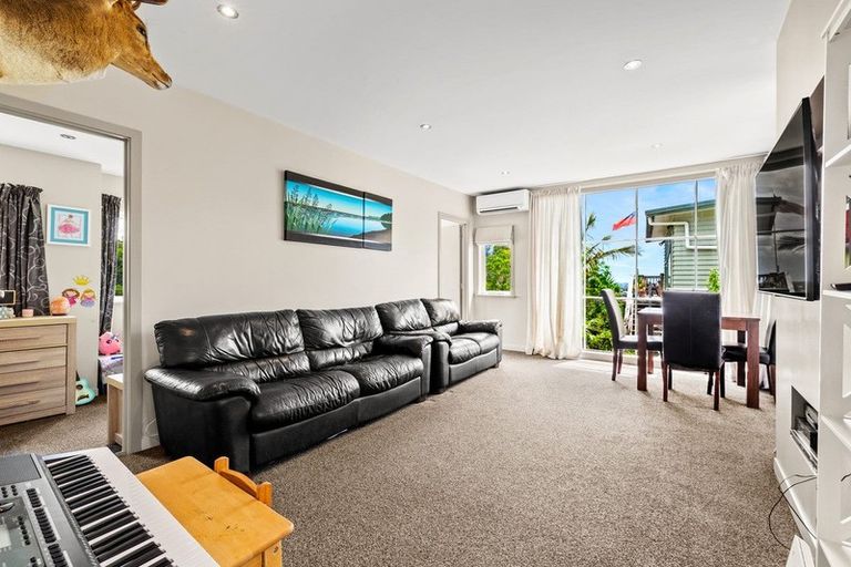 Photo of property in 14 Fairmount Road, Titirangi, Auckland, 0604