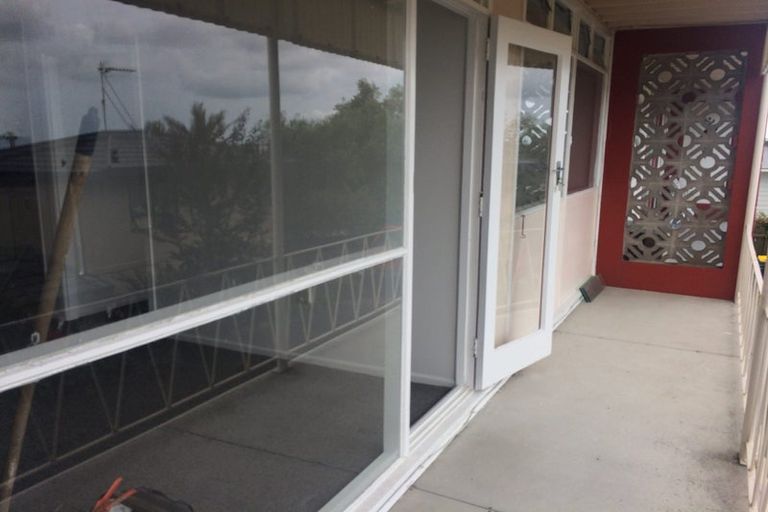 Photo of property in 10/219 Onewa Road, Birkenhead, Auckland, 0626