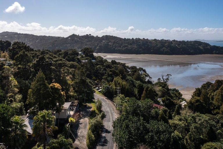 Photo of property in 41 Laingholm Drive, Laingholm, Auckland, 0604