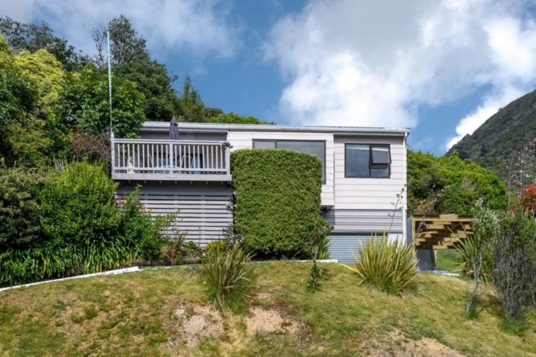 Photo of property in 18 Webster Place, Picton, 7220