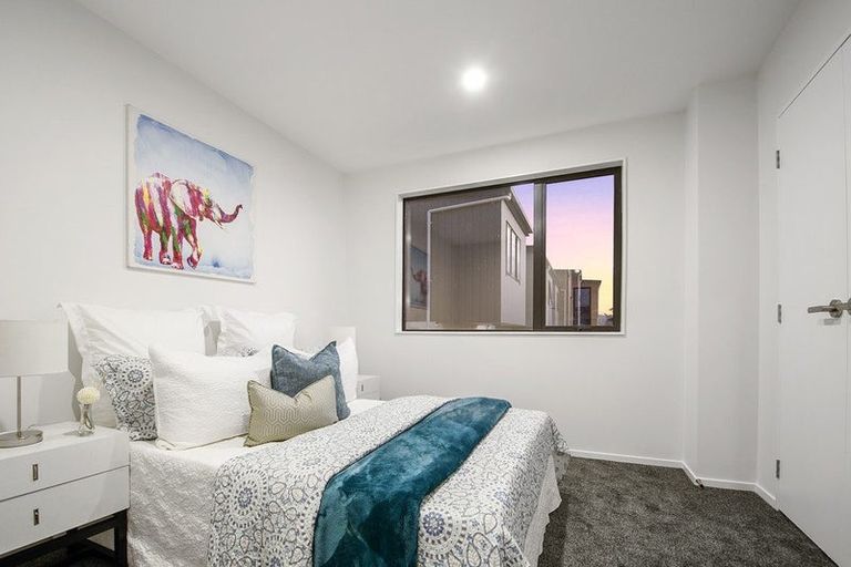 Photo of property in 2/6 Kereru Street, Henderson, Auckland, 0612