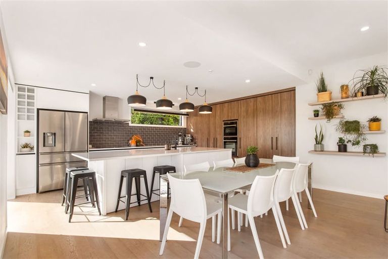 Photo of property in 2 John Monck Lane, Redcliffs, Christchurch, 8081