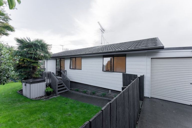 Photo of property in 1/26 Waiora Road, Stanmore Bay, Whangaparaoa, 0932