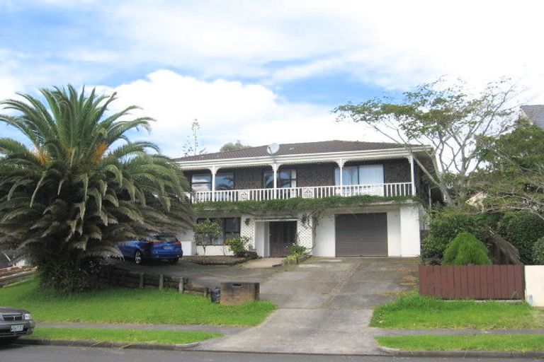 Photo of property in 16 Pitlochry Place, Highland Park, Auckland, 2010