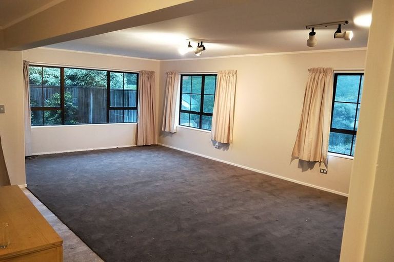 Photo of property in 74 Amapur Drive, Khandallah, Wellington, 6035