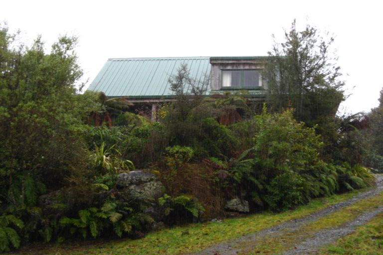 Photo of property in 19 Ivy Terrace, Moana, 7872