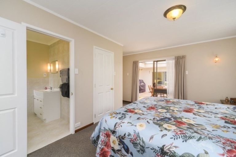 Photo of property in 76 Long Melford Road, Awapuni, Palmerston North, 4412