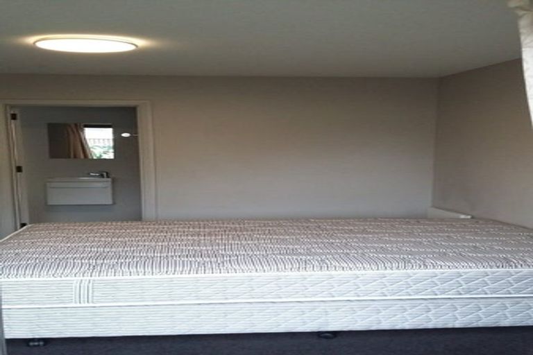 Photo of property in 12 Auburn Avenue, Upper Riccarton, Christchurch, 8041