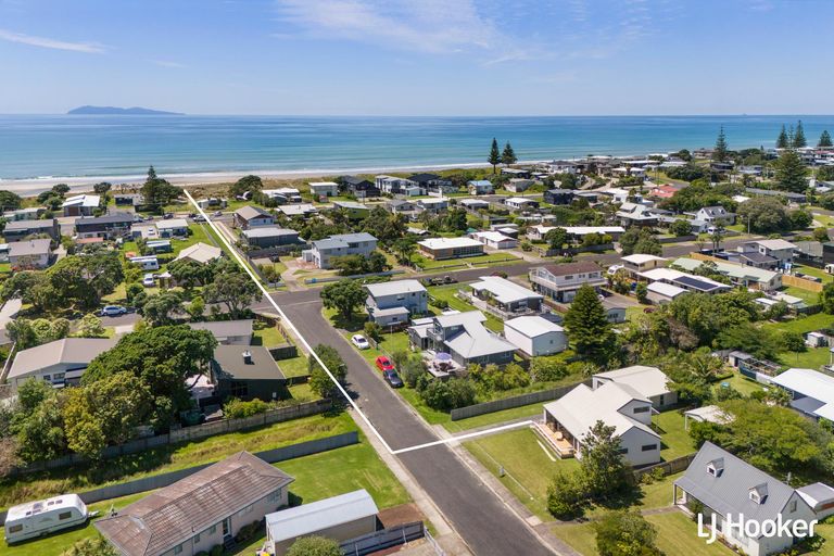 Photo of property in 1 Patterson Place, Waihi Beach, 3611