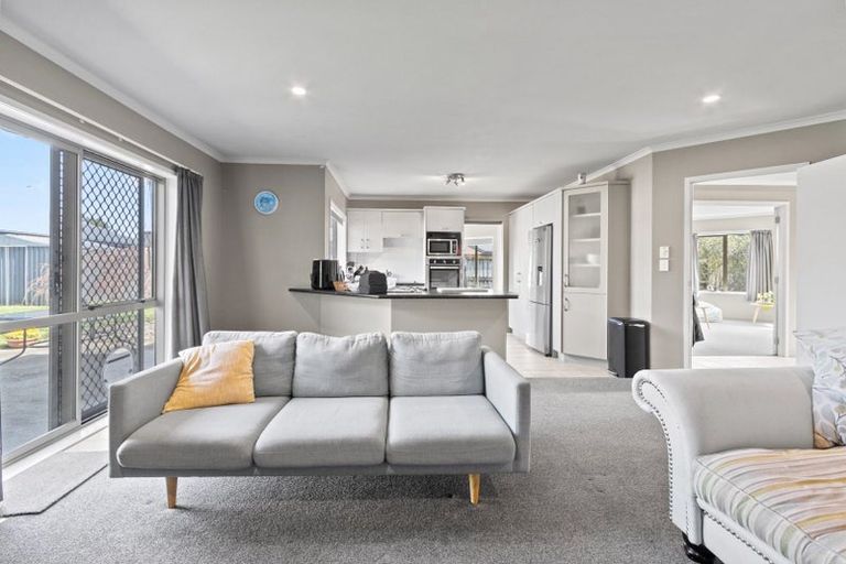 Photo of property in 9 Whitford Place, Rototuna North, Hamilton, 3210