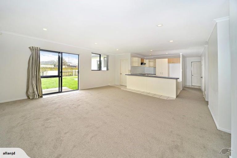 Photo of property in 8 Scotts Field Drive, Takanini, 2112
