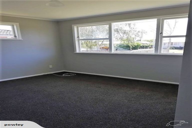 Photo of property in 16 Tairere Crescent, Rosehill, Papakura, 2113
