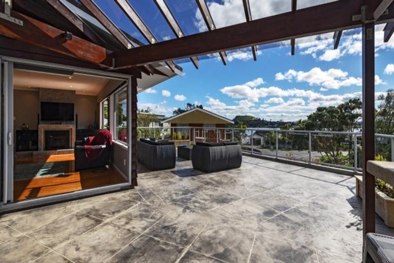 Photo of property in 28 Treeway, Sunnyhills, Auckland, 2010