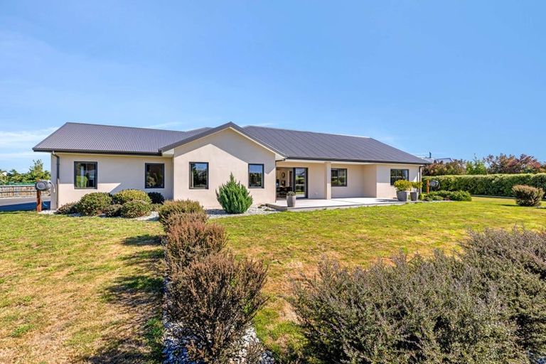 Photo of property in 11 Paradise Way, Amberley, 7410