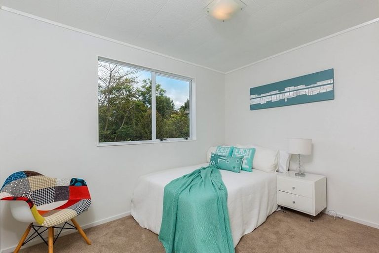 Photo of property in 2/21 Kitewao Street, Northcote, Auckland, 0627