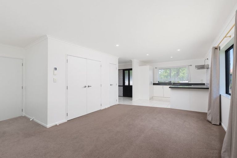Photo of property in 16 Pyramid Place, Glen Eden, Auckland, 0602