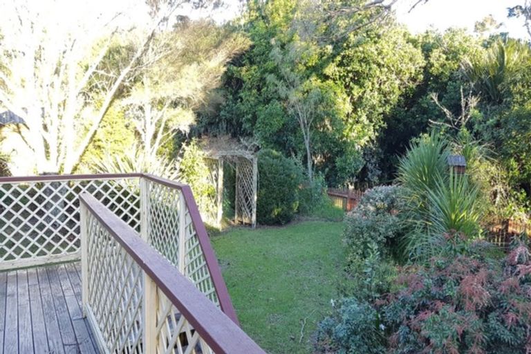 Photo of property in 28 Sunward Rise, Glenfield, Auckland, 0629