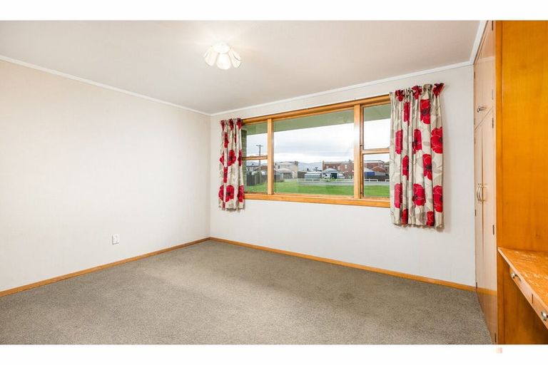 Photo of property in 2 Kennedy Crescent, Waimate, 7924
