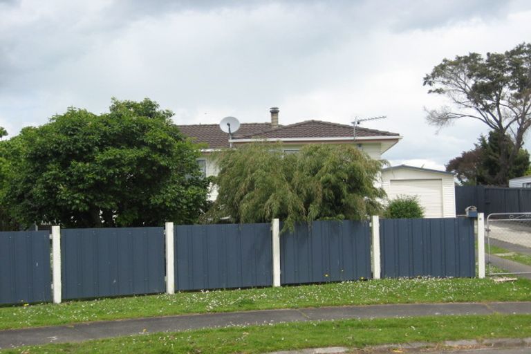 Photo of property in 18 Benton Place, Manurewa, Auckland, 2102