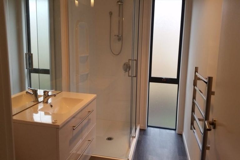 Photo of property in 12 Roto View, One Tree Point, 0118