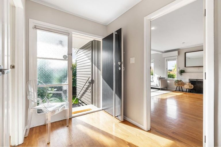 Photo of property in 1/7 Arahia Street, Northcote, Auckland, 0627