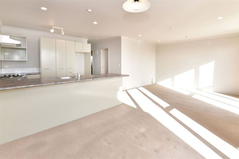 Photo of property in Santa Rosa, 11/340 Gulf Harbour Drive, Gulf Harbour, Whangaparaoa, 0930