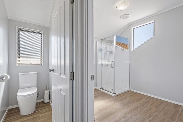 Photo of property in 92b Colwill Road, Massey, Auckland, 0614