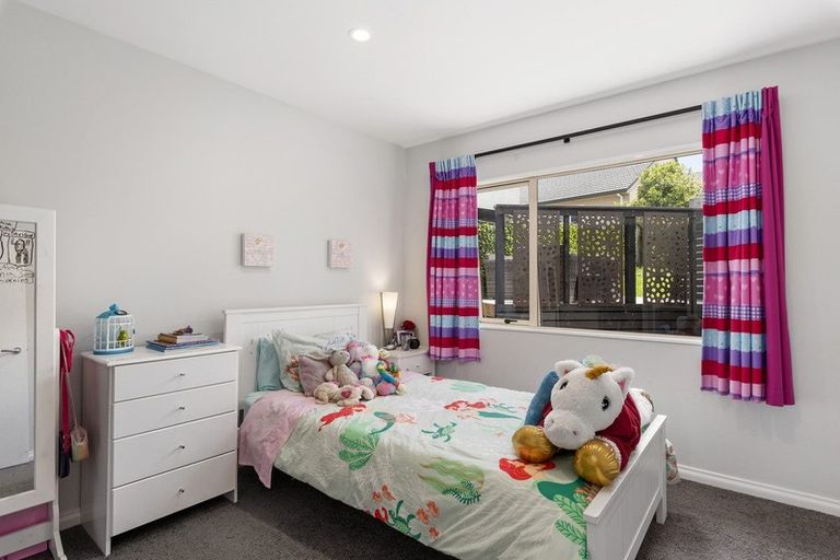 Photo of property in 20 Bluebird Crescent, Unsworth Heights, Auckland, 0632