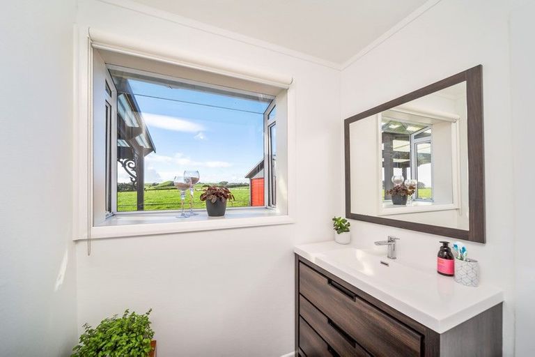 Photo of property in 95 Koru Road, Omata, New Plymouth, 4374