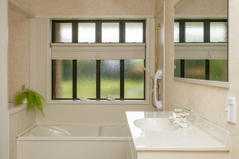 Photo of property in 80 Harvey Street, Waipahihi, Taupo, 3330