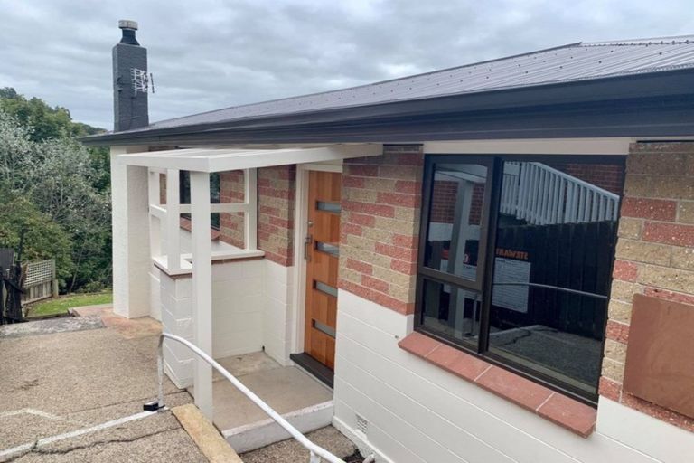 Photo of property in 32 Tomkins Street, Green Island, Dunedin, 9018