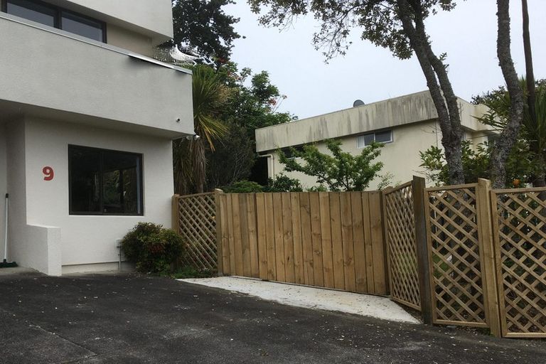 Photo of property in 9/24 Eastglen Road, Glen Eden, Auckland, 0602