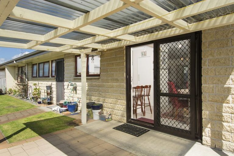 Photo of property in 17a Pemberton Crescent, Greerton, Tauranga, 3112