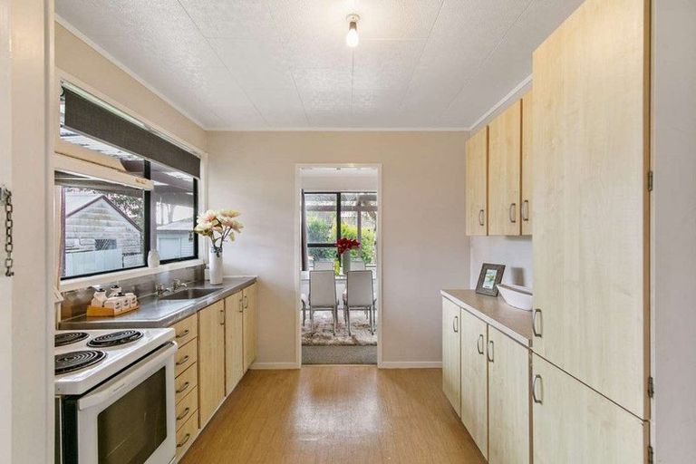 Photo of property in 2 Duckworth Road, Papakura, 2110