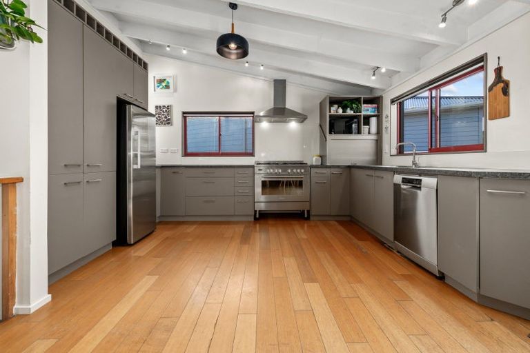Photo of property in 7 Ayr Place, Papakowhai, Porirua, 5024