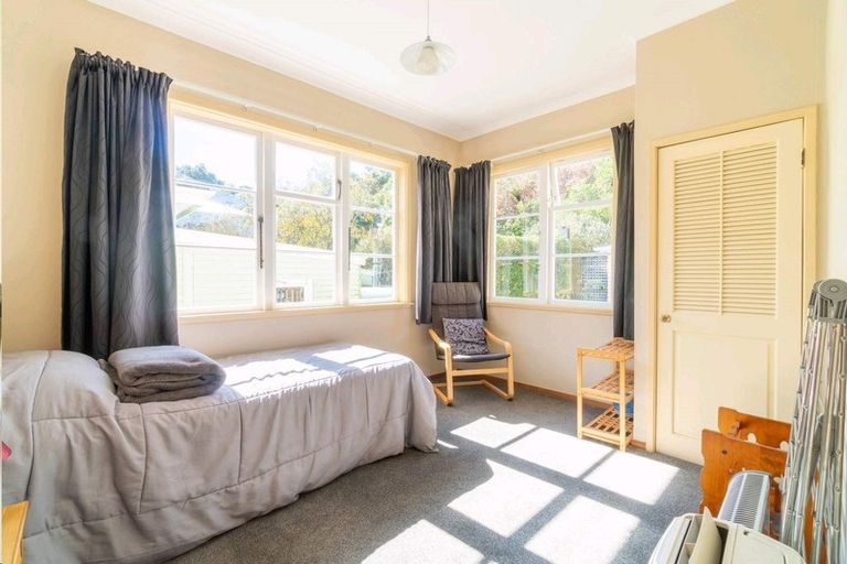 Photo of property in 6 Hinau Street, Tawa, Wellington, 5028