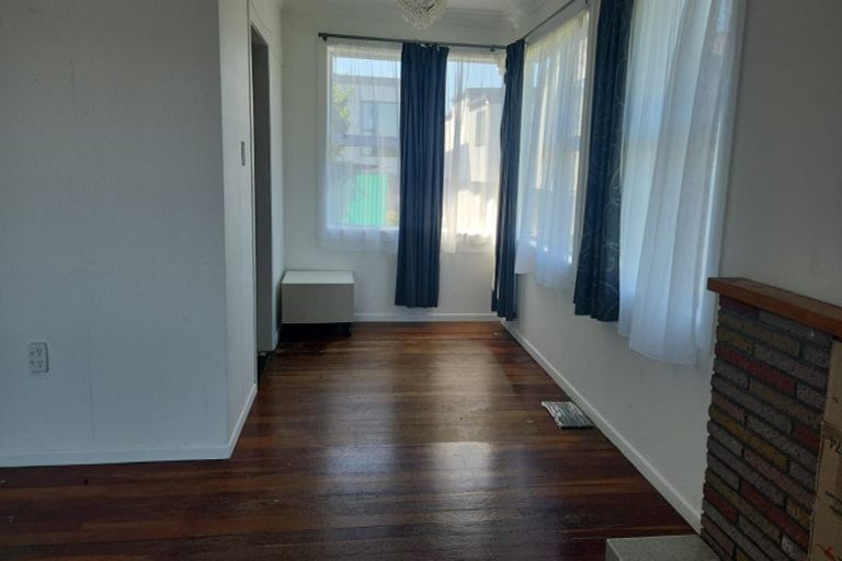 Photo of property in 21 Parker Avenue, New Lynn, Auckland, 0600