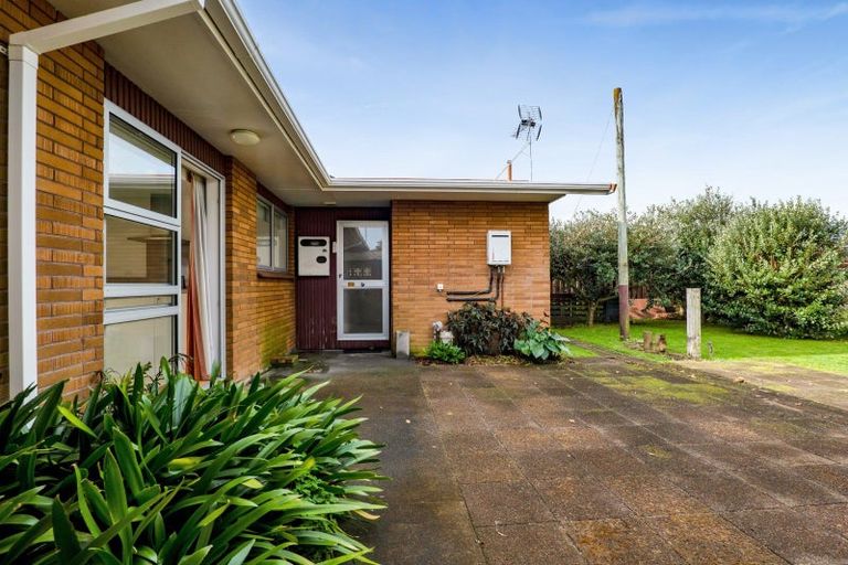 Photo of property in 8 Warren Place, Frankleigh Park, New Plymouth, 4310