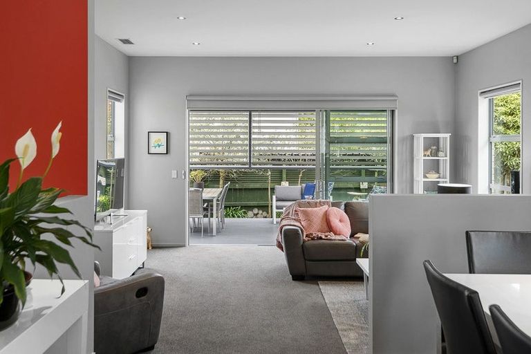 Photo of property in 297 Eastern Terrace, Sydenham, Christchurch, 8023