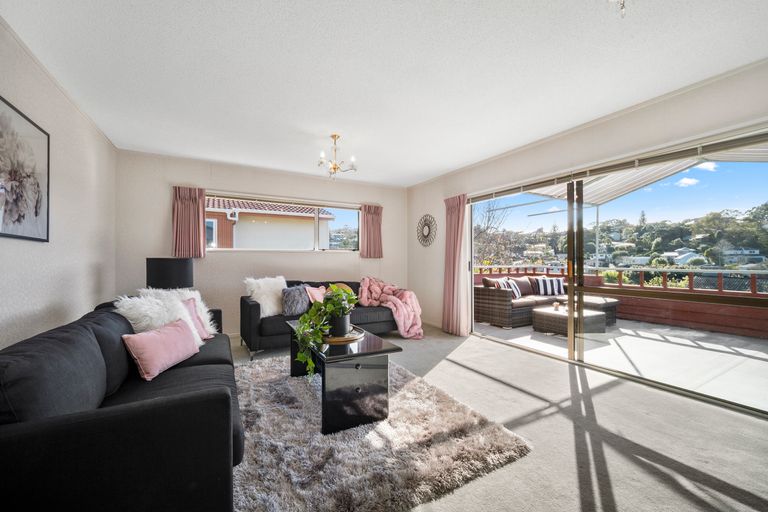 Photo of property in 42 Stapleford Crescent, Browns Bay, Auckland, 0630
