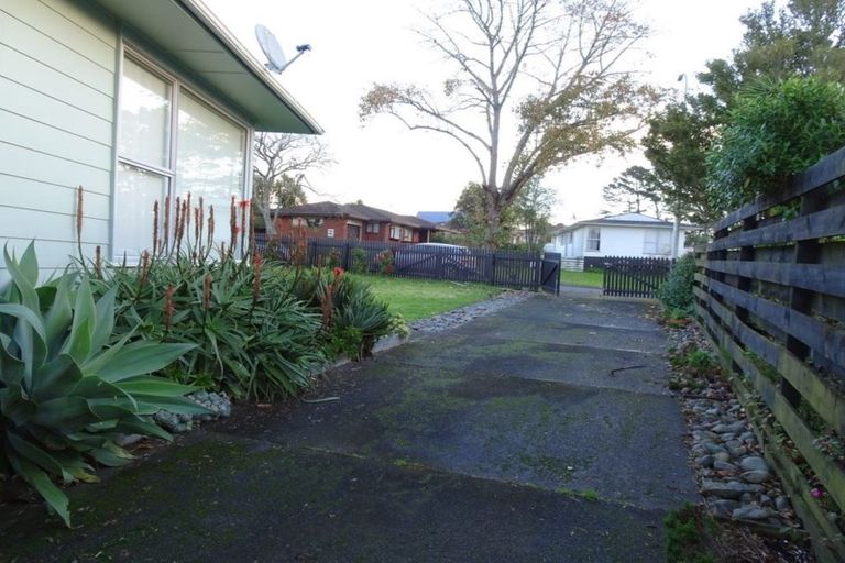 Photo of property in 6 Allington Road, Massey, Auckland, 0614