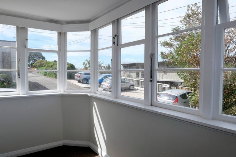 Photo of property in 9 Upper Lewisville Terrace, Thorndon, Wellington, 6011