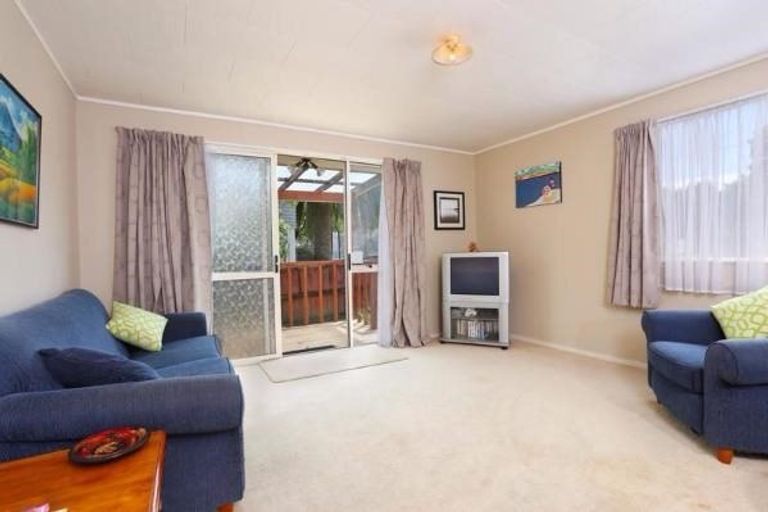 Photo of property in 72 Holly Street, Avondale, Auckland, 1026