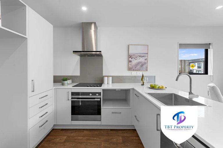 Photo of property in 43 Matawhanga Drive, Wattle Downs, Auckland, 2103