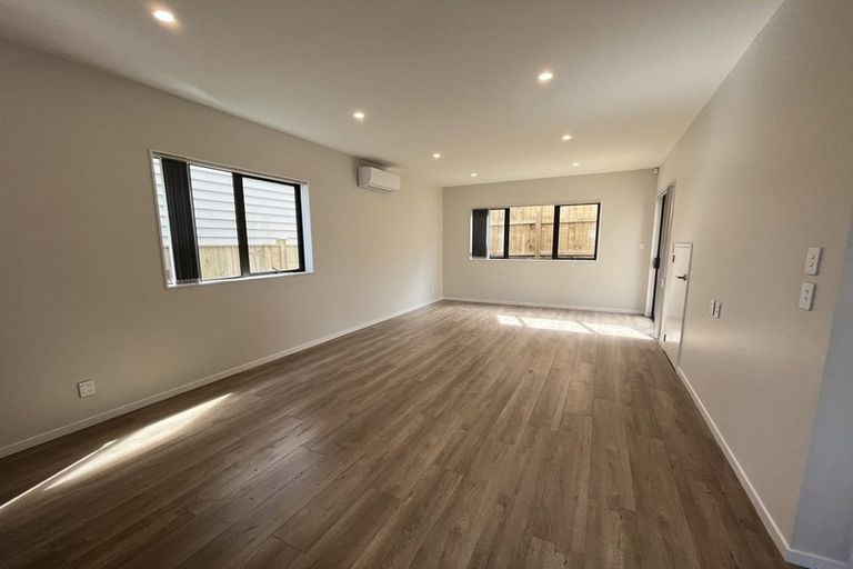 Photo of property in 1/24 Pigeon Mountain Road, Half Moon Bay, Auckland, 2012