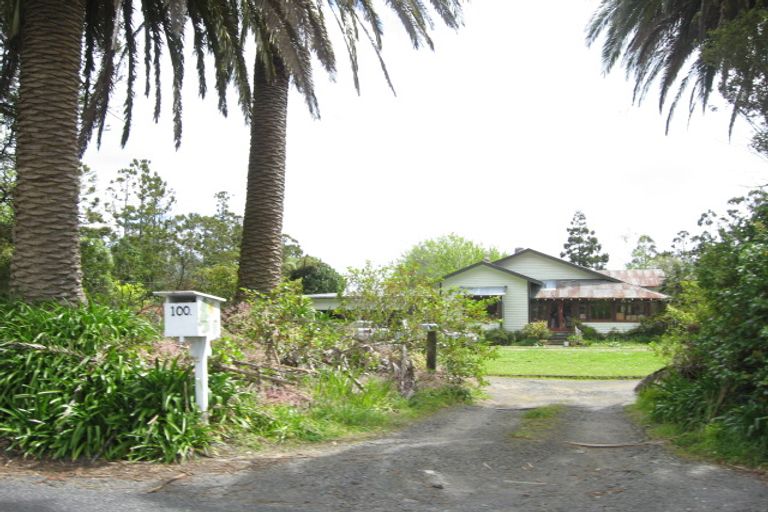 Photo of property in 100 Station Road, Kumeu, 0891