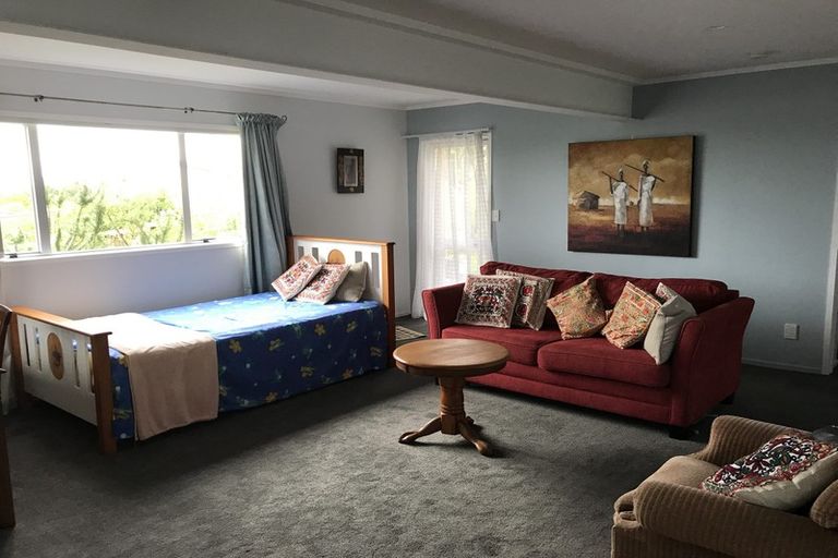 Photo of property in 6 Tadley Court, Goodwood Heights, Auckland, 2105