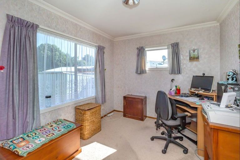 Photo of property in 12 Ross Street, Levin, 5510