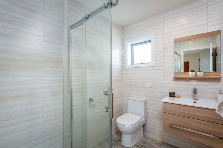 Photo of property in 247a Glenfield Road, Hillcrest, Auckland, 0627